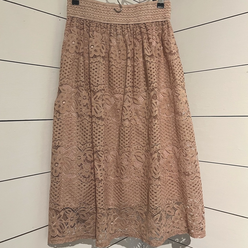 Pink laced skirt below the knee.